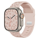 สายรัดนาฬิกาซิลิโคนหัวเข็มขัดเว้าลายเสือดาว สำหรับ Apple Watch ขนาด 46 มม. / 49 มม. / 45 มม. / 44 มม. สำหรับ Apple Watch ขนาด 42 มม. / 41 มม. / 40 มม. / 38 มม.
