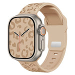 สายรัดนาฬิกาซิลิโคนหัวเข็มขัดเว้าลายเสือดาว สำหรับ Apple Watch ขนาด 46 มม. / 49 มม. / 45 มม. / 44 มม. สำหรับ Apple Watch ขนาด 42 มม. / 41 มม. / 40 มม. / 38 มม.