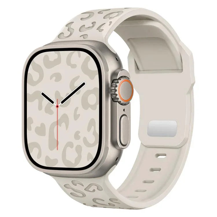 สายรัดนาฬิกาซิลิโคนหัวเข็มขัดเว้าลายเสือดาว สำหรับ Apple Watch ขนาด 46 มม. / 49 มม. / 45 มม. / 44 มม. สำหรับ Apple Watch ขนาด 42 มม. / 41 มม. / 40 มม. / 38 มม.