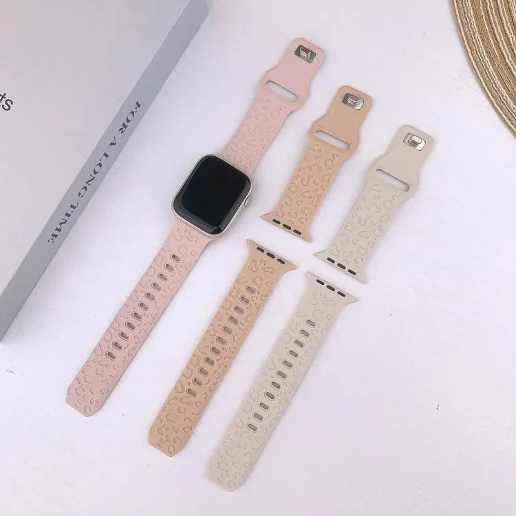 สายรัดนาฬิกาซิลิโคนหัวเข็มขัดเว้าลายเสือดาว สำหรับ Apple Watch ขนาด 46 มม. / 49 มม. / 45 มม. / 44 มม. สำหรับ Apple Watch ขนาด 42 มม. / 41 มม. / 40 มม. / 38 มม.