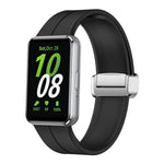 สายรัดนาฬิกาซิลิโคนหัวเข็มขัดเงินแม่เหล็กพับได้ สำหรับ Samsung Galaxy Fit 3