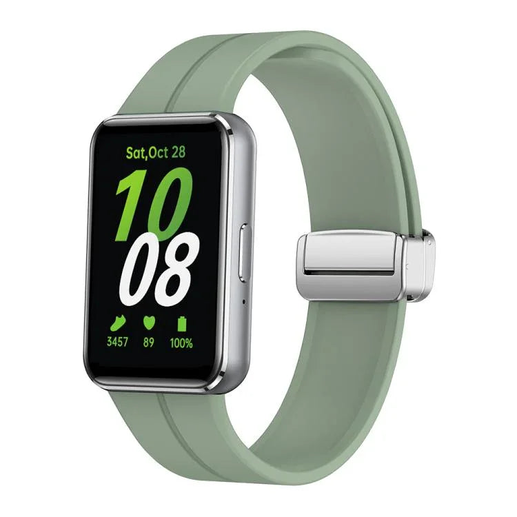 สายรัดนาฬิกาซิลิโคนหัวเข็มขัดเงินแม่เหล็กพับได้ สำหรับ Samsung Galaxy Fit 3