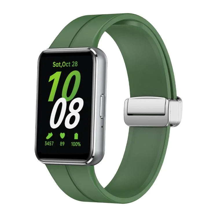 สายรัดนาฬิกาซิลิโคนหัวเข็มขัดเงินแม่เหล็กพับได้ สำหรับ Samsung Galaxy Fit 3