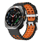 สายรัดนาฬิกาซิลิโคนสองสีแบบรูสองแถวหัวเข็มขัดเงิน Ocean สำหรับ Samsung Galaxy Watch Ultra / Ultra 2025