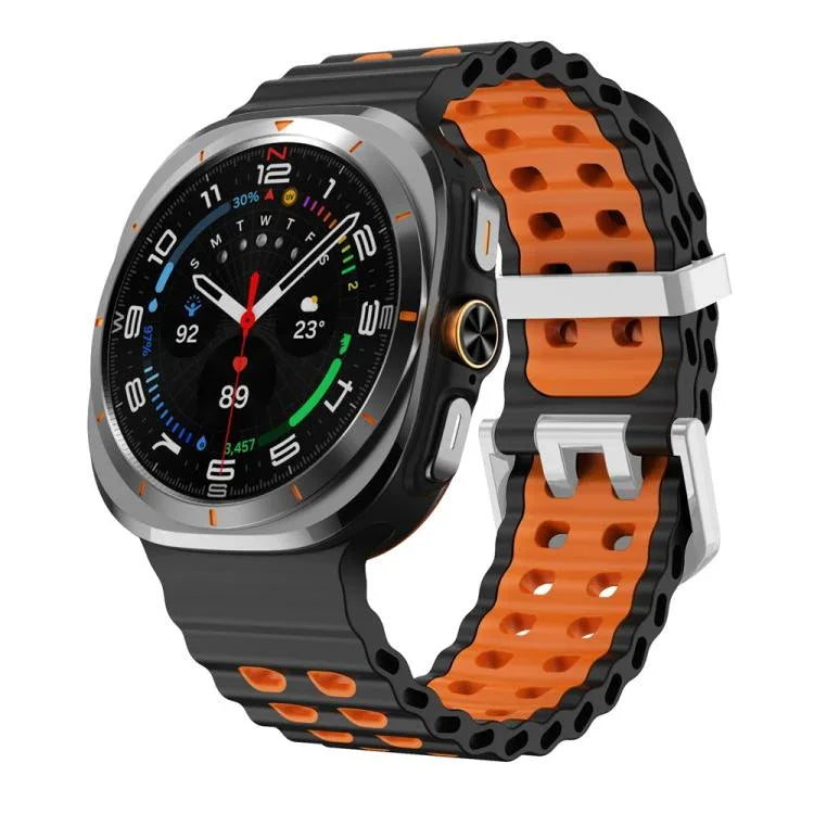 สายรัดนาฬิกาซิลิโคนสองสีแบบรูสองแถวหัวเข็มขัดเงิน Ocean สำหรับ Samsung Galaxy Watch Ultra / Ultra 2025