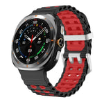 สายรัดนาฬิกาซิลิโคนสองสีแบบรูสองแถวหัวเข็มขัดเงิน Ocean สำหรับ Samsung Galaxy Watch Ultra / Ultra 2025