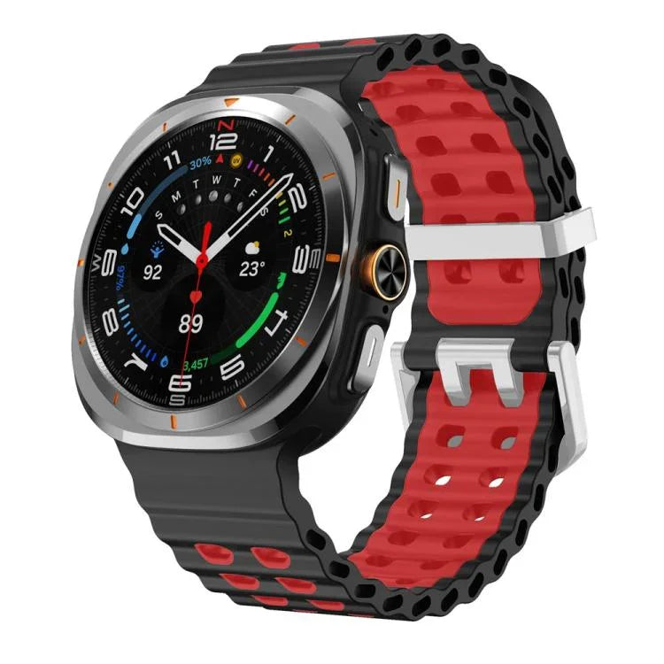 สายรัดนาฬิกาซิลิโคนสองสีแบบรูสองแถวหัวเข็มขัดเงิน Ocean สำหรับ Samsung Galaxy Watch Ultra / Ultra 2025