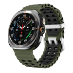สายรัดนาฬิกาซิลิโคนสองสีแบบรูสองแถวหัวเข็มขัดเงิน Ocean สำหรับ Samsung Galaxy Watch Ultra / Ultra 2025