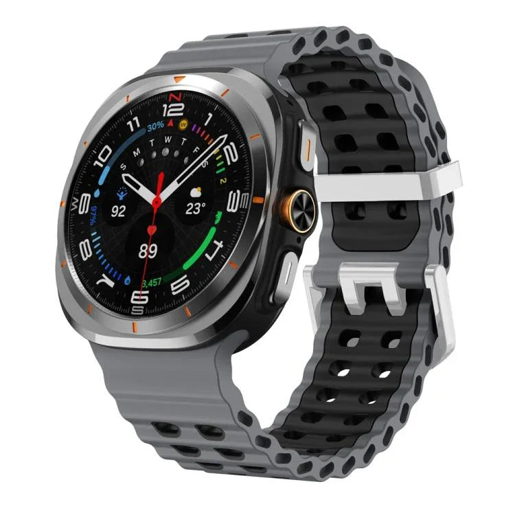สายรัดนาฬิกาซิลิโคนสองสีแบบรูสองแถวหัวเข็มขัดเงิน Ocean สำหรับ Samsung Galaxy Watch Ultra / Ultra 2025