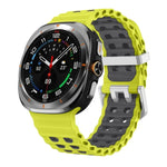 สายรัดนาฬิกาซิลิโคนสองสีแบบรูสองแถวหัวเข็มขัดเงิน Ocean สำหรับ Samsung Galaxy Watch Ultra / Ultra 2025