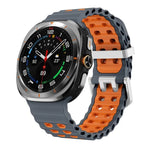 สายรัดนาฬิกาซิลิโคนสองสีแบบรูสองแถวหัวเข็มขัดเงิน Ocean สำหรับ Samsung Galaxy Watch Ultra / Ultra 2025