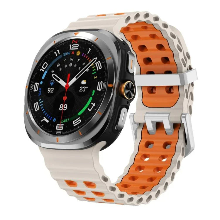 สายรัดนาฬิกาซิลิโคนสองสีแบบรูสองแถวหัวเข็มขัดเงิน Ocean สำหรับ Samsung Galaxy Watch Ultra / Ultra 2025