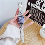 สายรัดนาฬิกาหนังผสมโลหะรูปตัว V xDfind สำหรับ Apple Watch ขนาด 42 / 44 / 45 / 46 / 49 มม., สำหรับ Apple Watch ขนาด 38 / 40 / 41 / S10 42 มม.