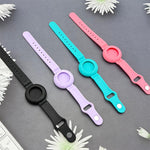 xDfind เคสป้องกันสำหรับตัวติดตามกันหายแบบสายซิลิโคนลายลูกฟุตบอล สำหรับ AirTag รุ่นที่ 2 / AirTag รุ่นที่ 1