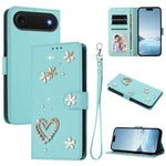 เคสโทรศัพท์หนังวีแกนสองชั้นลายหัวใจดอกไม้พร้อมสายคล้องข้อมือ ZS01, สำหรับ iPhone 17e / 16e, สำหรับ iPhone 17 Pro Max, สำหรับ iPhone 17 Pro, สำหรับ iPhone 17, สำหรับ iPhone Air, สำหรับ iPhone 16 Pro Max