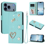 เคสโทรศัพท์หนังวีแกนสองชั้นลายหัวใจดอกไม้พร้อมสายคล้องข้อมือ ZS01, สำหรับ iPhone 17e / 16e, สำหรับ iPhone 17 Pro Max, สำหรับ iPhone 17 Pro, สำหรับ iPhone 17, สำหรับ iPhone Air, สำหรับ iPhone 16 Pro Max