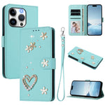 เคสโทรศัพท์หนังวีแกนลายหัวใจดอกไม้สองชั้น ZS01 พร้อมสายรัดข้อมือ สำหรับ iPhone 16 Pro, สำหรับ iPhone 16 Plus, สำหรับ iPhone 16, สำหรับ iPhone 15 Pro Max, สำหรับ iPhone 15 Pro, สำหรับ iPhone 15 Plus
