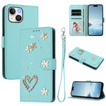 เคสโทรศัพท์หนังวีแกนสองชั้นลายหัวใจดอกไม้พร้อมสายคล้องข้อมือ ZS01, สำหรับ iPhone 15, สำหรับ iPhone 14 Plus, สำหรับ iPhone 14 / 13, สำหรับ iPhone 14 Pro, สำหรับ iPhone 14 Pro Max, สำหรับ iPhone 13 Pro Max