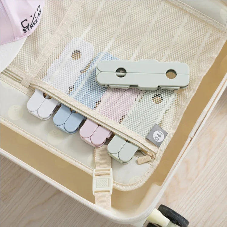 ราวตากผ้าพับได้พร้อมคลิปซ่อน 4 ตัว สำหรับบ้าน / เดินทาง ส่งสีสุ่ม ราวตากผ้าพับได้