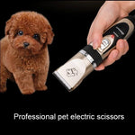 P2 110-240V กรรไกรไฟฟ้าเซรามิกไทเทเนียมมืออาชีพสำหรับสัตว์เลี้ยง เครื่องตัดขนสัตว์เลี้ยงพร้อมหวีสี่อัน กรรไกรเซรามิกไทเทเนียม