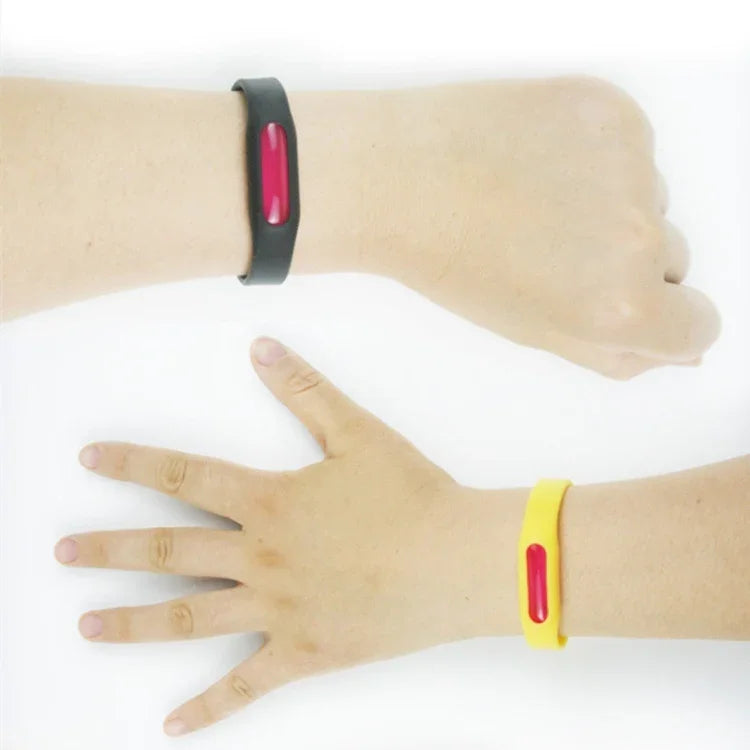 กำไลข้อมือซิลิโคนกันยุง 5 ชิ้น เหมาะสำหรับเด็กและผู้ใหญ่ ความยาว: 23ซม. สีสุ่ม 5 ชิ้น
