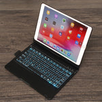 F102AS เคสแท็บเล็ตหนังพร้อมคีย์บอร์ดบลูทูธหมุนได้มีไฟสีสันสำหรับ iPad 10.2 นิ้ว พร้อมช่องใส่ปากกา
