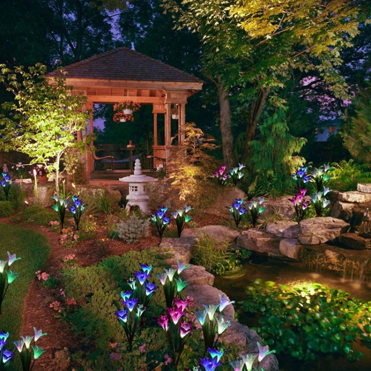 โคมไฟสนามจำลองดอกลิลลี่ 4 หัว พลังงานแสงอาทิตย์ LED กันน้ำ IP55 สีขาว