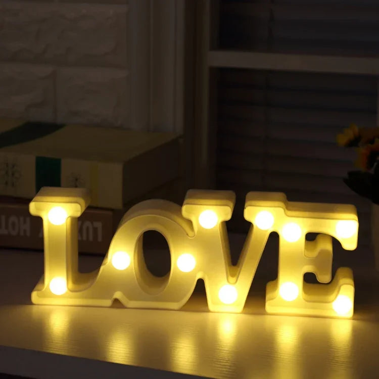 โคมไฟงานปาร์ตี้และเทศกาล ใช้ถ่าน AA 2 ก้อน รูปแบบ LOVE สีแดง และ LOVE สีขาว