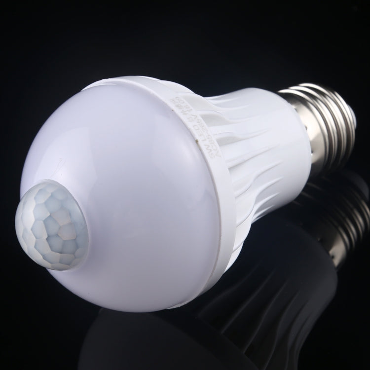 หลอดไฟ LED E27 5W 12 ดวง SMD 5730 300LM พร้อมเซนเซอร์ตรวจจับความเคลื่อนไหวอินฟราเรด ระยะเซนเซอร์: 4-6 เมตร, AC 220V, E27 5W แสงขาว, E27 5W แสงวอร์มไวท์