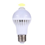 หลอดไฟ LED E27 5W 12 ดวง SMD 5730 300LM พร้อมเซนเซอร์ตรวจจับความเคลื่อนไหวอินฟราเรด ระยะเซนเซอร์: 4-6 เมตร, AC 220V, E27 5W แสงขาว, E27 5W แสงวอร์มไวท์