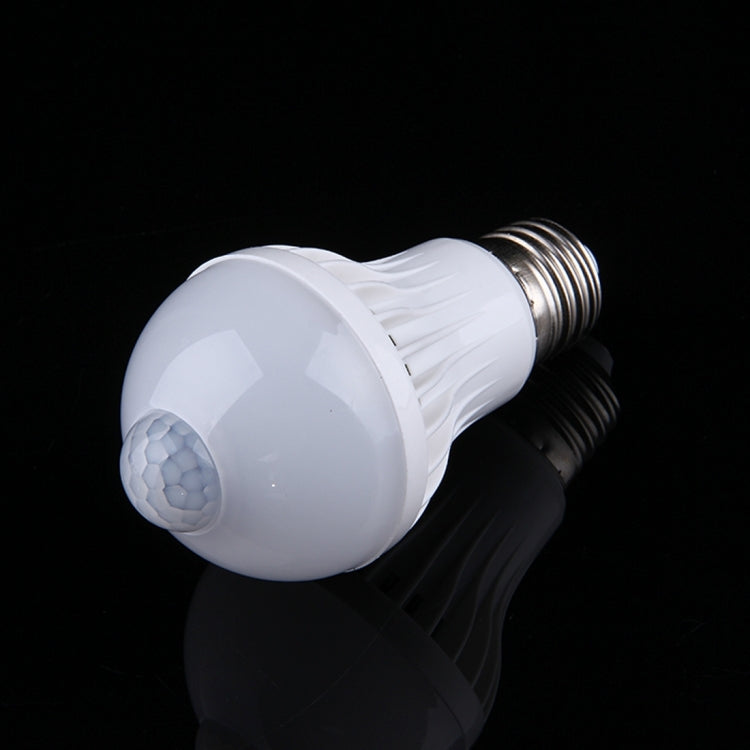 หลอดไฟ LED E27 5W 12 ดวง SMD 5730 300LM พร้อมเซนเซอร์ตรวจจับความเคลื่อนไหวอินฟราเรด ระยะเซนเซอร์: 4-6 เมตร, AC 220V, E27 5W แสงขาว, E27 5W แสงวอร์มไวท์