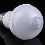 หลอดไฟ LED E27 5W 12 ดวง SMD 5730 300LM พร้อมเซนเซอร์ตรวจจับความเคลื่อนไหวอินฟราเรด ระยะเซนเซอร์: 4-6 เมตร, AC 220V, E27 5W แสงขาว, E27 5W แสงวอร์มไวท์