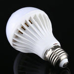 หลอดไฟ LED E27 7W 16 ดวง SMD 5730 450LM พร้อมเซนเซอร์ตรวจจับความเคลื่อนไหวอินฟราเรด ระยะเซนเซอร์: 4-6 เมตร, AC 220V, E27 7W แสงขาว