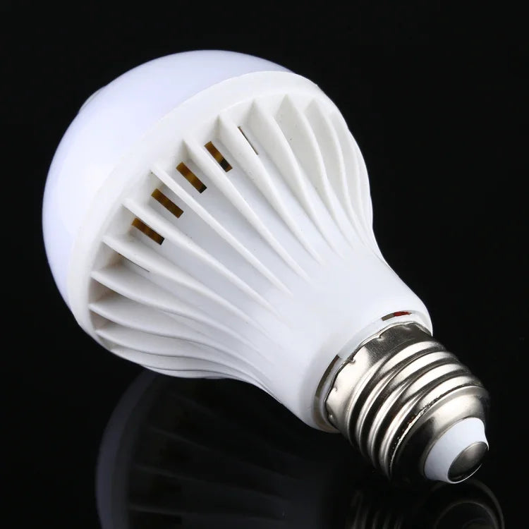 หลอดไฟ LED E27 7W 16 ดวง SMD 5730 450LM พร้อมเซนเซอร์ตรวจจับความเคลื่อนไหวอินฟราเรด ระยะเซนเซอร์: 4-6 เมตร, AC 220V, E27 7W แสงขาว