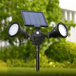 ไฟสปอร์ตไลท์หุ่นยนต์ LED พลังงานแสงอาทิตย์ หัวคู่ พร้อมเซนเซอร์อัจฉริยะ สำหรับสนามหญ้ากลางแจ้ง