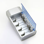 ที่ชาร์จแบตเตอรี่ 4 ช่อง สำหรับแบตเตอรี่ขนาด AA, AAA, C และ D, AC 100-240V, ปลั๊ก US