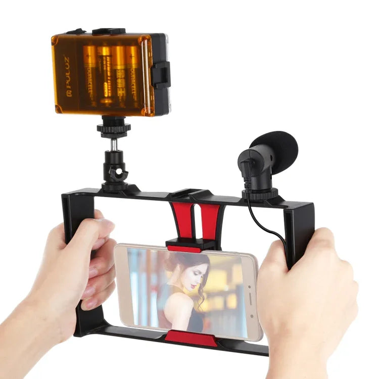 PULUZ ชุดอุปกรณ์วิดีโอสำหรับสมาร์ทโฟน 3 in 1 พร้อมไฟ LED เซลฟี่สำหรับถ่ายทอดสดและวล็อกกิ้ง พร้อมไมโครโฟนและหัวขาตั้งกล้องแบบ Cold Shoe สำหรับ iPhone, Galaxy, Huawei, Xiaomi, HTC, LG, Google และสมาร์ทโฟนอื่นๆ, 3-in-1, 3-in-1(สีแดง), 3-in-1(US)