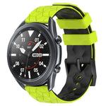 สายรัดนาฬิกาซิลิโคนลายฟุตบอลสองสี 22 มม. สำหรับ Samsung Galaxy Watch3 45 มม., Samsung Galaxy Watch 46 มม., Samsung Gear S3 Classic, Samsung Gear S3 Frontier