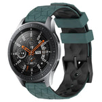 สายรัดนาฬิกาซิลิโคนลายฟุตบอลสองสี 22 มม. สำหรับ Samsung Galaxy Watch3 45 มม., Samsung Galaxy Watch 46 มม., Samsung Gear S3 Classic, Samsung Gear S3 Frontier