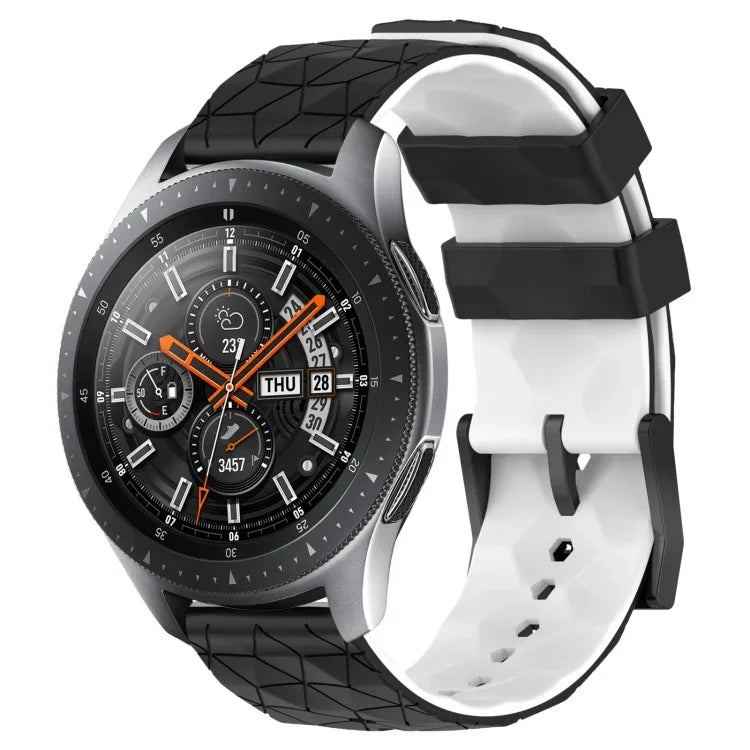 สายรัดนาฬิกาซิลิโคนลายฟุตบอลสองสี 22 มม. สำหรับ Samsung Galaxy Watch3 45 มม., Samsung Galaxy Watch 46 มม., Samsung Gear S3 Classic, Samsung Gear S3 Frontier