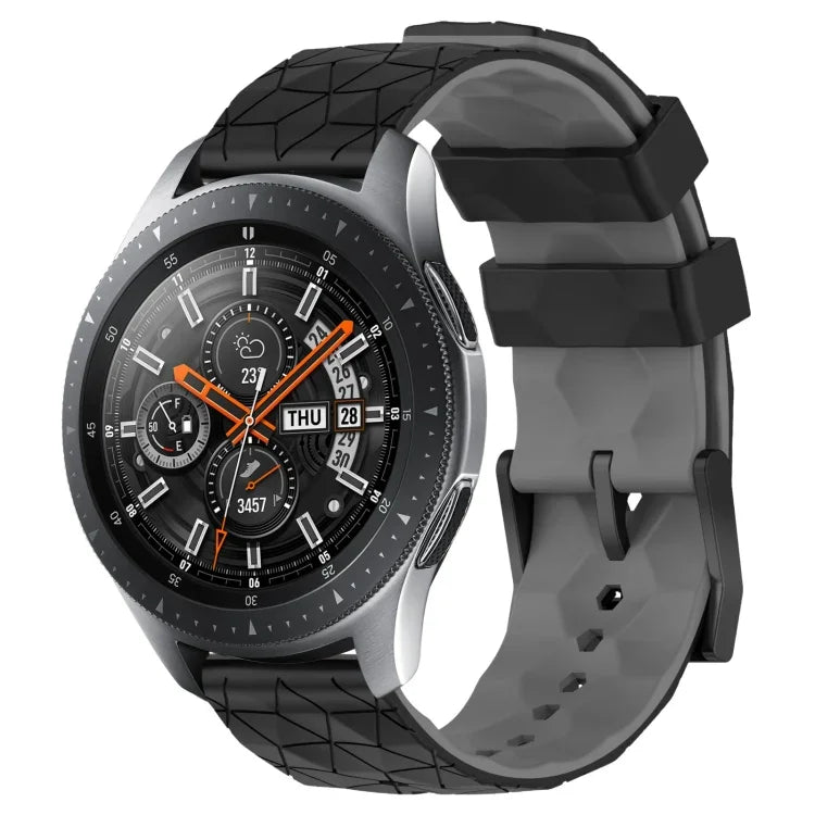 สายรัดนาฬิกาซิลิโคนลายฟุตบอลสองสี 22 มม. สำหรับ Samsung Galaxy Watch3 45 มม., Samsung Galaxy Watch 46 มม., Samsung Gear S3 Classic, Samsung Gear S3 Frontier