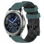 สายรัดนาฬิกาซิลิโคนลายฟุตบอลสองสี 22 มม. สำหรับ Samsung Galaxy Watch3 45 มม., Samsung Galaxy Watch 46 มม., Samsung Gear S3 Classic, Samsung Gear S3 Frontier