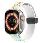 สายนาฬิกาซิลิโคนจุดสายรุ้งแม่เหล็กหัวเข็มขัดสีดำ สำหรับ Apple Watch 38mm