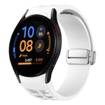 สายรัดนาฬิกาซิลิโคนพร้อมหัวเข็มขัดเงินแม่เหล็กพับได้ Richard สำหรับ Samsung Galaxy Watch FE ขนาด 40 มม., สำหรับ Samsung Galaxy Watch 5 Pro Golf Edition, สำหรับ Samsung Galaxy Watch 5 Golf Edition