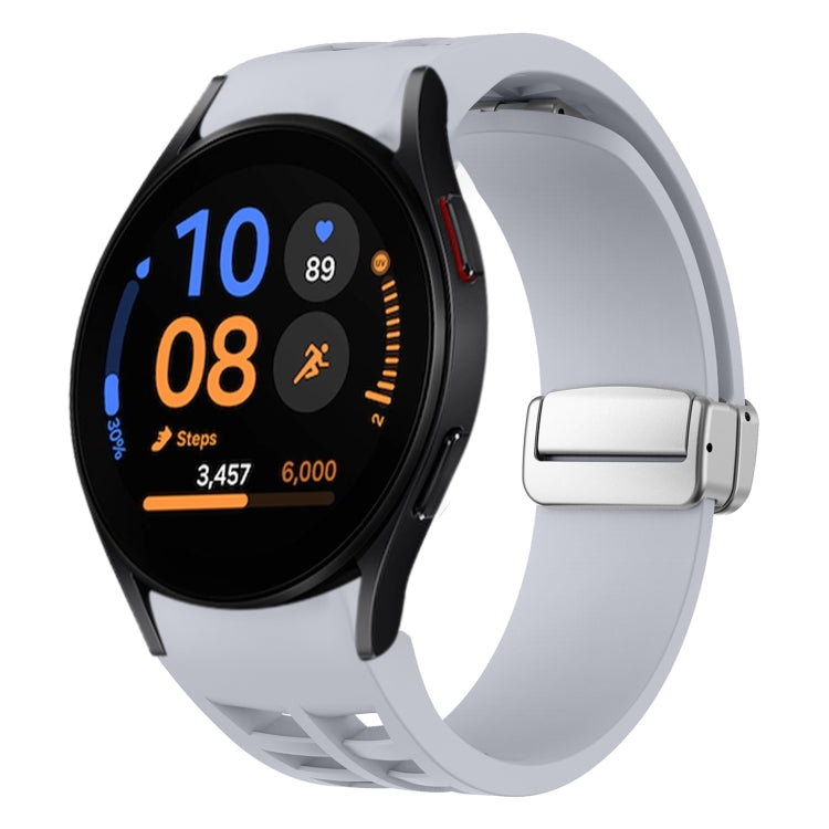 สายรัดนาฬิกาซิลิโคนพร้อมหัวเข็มขัดเงินแม่เหล็กพับได้ Richard สำหรับ Samsung Galaxy Watch FE ขนาด 40 มม., สำหรับ Samsung Galaxy Watch 5 Pro Golf Edition, สำหรับ Samsung Galaxy Watch 5 Golf Edition