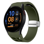 สายรัดนาฬิกาซิลิโคนพร้อมหัวเข็มขัดเงินแม่เหล็กพับได้ Richard สำหรับ Samsung Galaxy Watch FE ขนาด 40 มม., สำหรับ Samsung Galaxy Watch 5 Pro Golf Edition, สำหรับ Samsung Galaxy Watch 5 Golf Edition