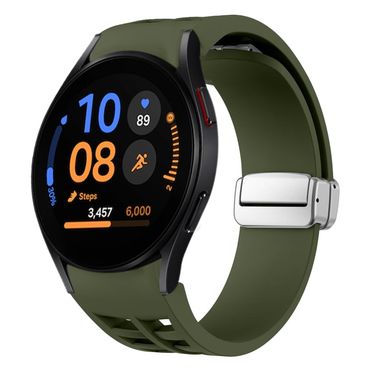 สายรัดนาฬิกาซิลิโคนพร้อมหัวเข็มขัดเงินแม่เหล็กพับได้ Richard สำหรับ Samsung Galaxy Watch FE ขนาด 40 มม., สำหรับ Samsung Galaxy Watch 5 Pro Golf Edition, สำหรับ Samsung Galaxy Watch 5 Golf Edition