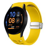 สายรัดนาฬิกาซิลิโคนพร้อมหัวเข็มขัดเงินแม่เหล็กพับได้ Richard สำหรับ Samsung Galaxy Watch FE ขนาด 40 มม., สำหรับ Samsung Galaxy Watch 5 Pro Golf Edition, สำหรับ Samsung Galaxy Watch 5 Golf Edition