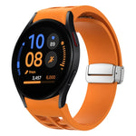 สายรัดนาฬิกาซิลิโคนพร้อมหัวเข็มขัดเงินแม่เหล็กพับได้ Richard สำหรับ Samsung Galaxy Watch FE ขนาด 40 มม., สำหรับ Samsung Galaxy Watch 5 Pro Golf Edition, สำหรับ Samsung Galaxy Watch 5 Golf Edition