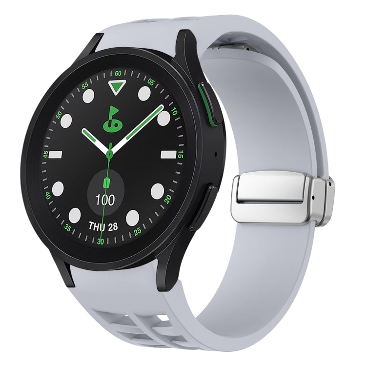 สายรัดนาฬิกาซิลิโคนพร้อมหัวเข็มขัดเงินแม่เหล็กพับได้ Richard สำหรับ Samsung Galaxy Watch FE ขนาด 40 มม., สำหรับ Samsung Galaxy Watch 5 Pro Golf Edition, สำหรับ Samsung Galaxy Watch 5 Golf Edition